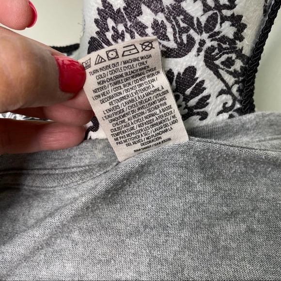 Victoria Secret’s PINK Gray 3/4 Sleeve T-Shirt Medium - Picture 8 of 9